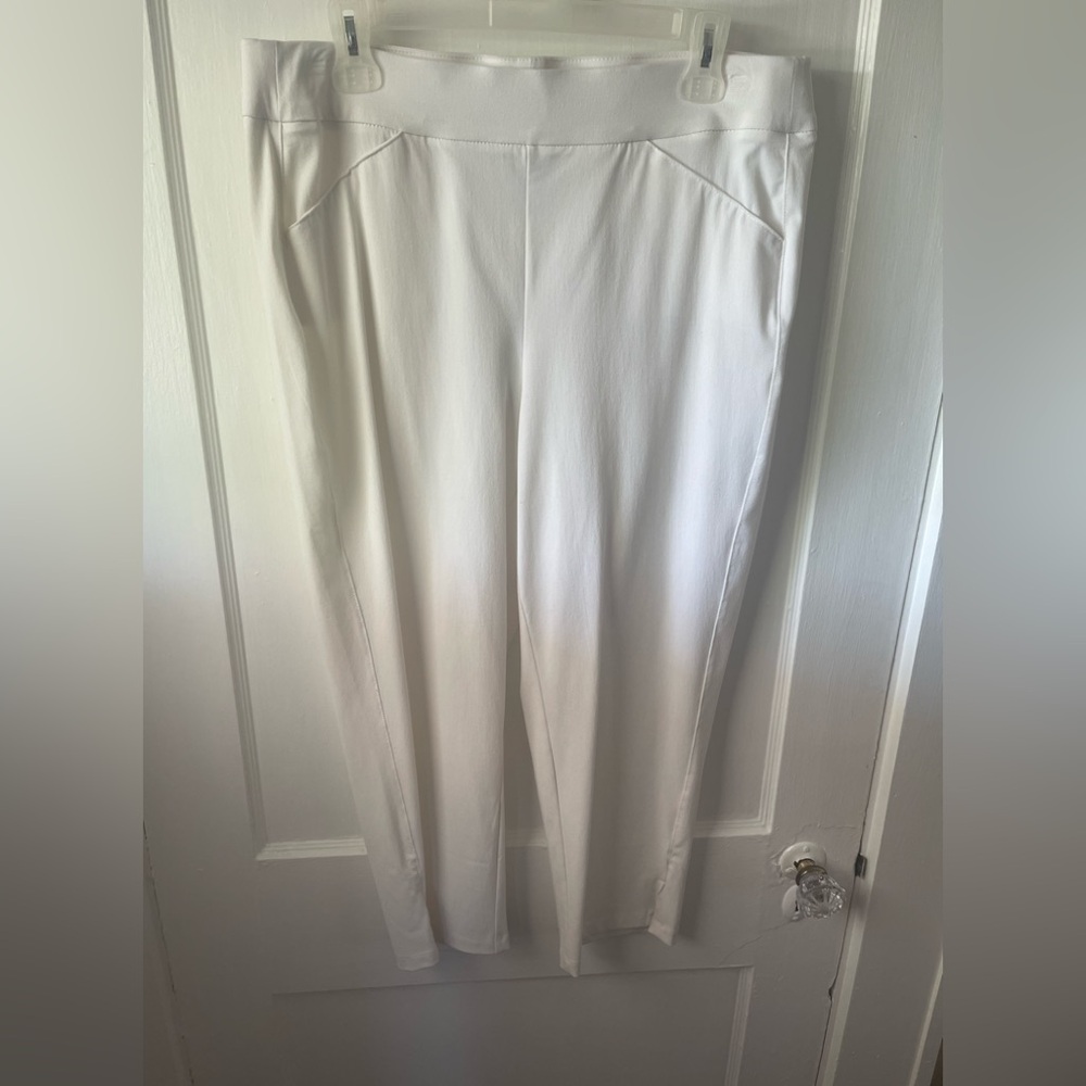 Chico’s Traveler collection, size 2 (chico’s sizing), Elegant White crop pants